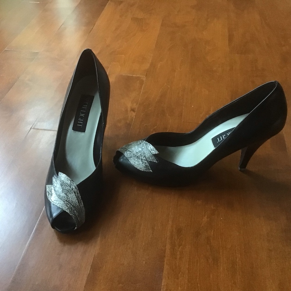 Vintage Peep Toed Heels - Picture 2 of 6
